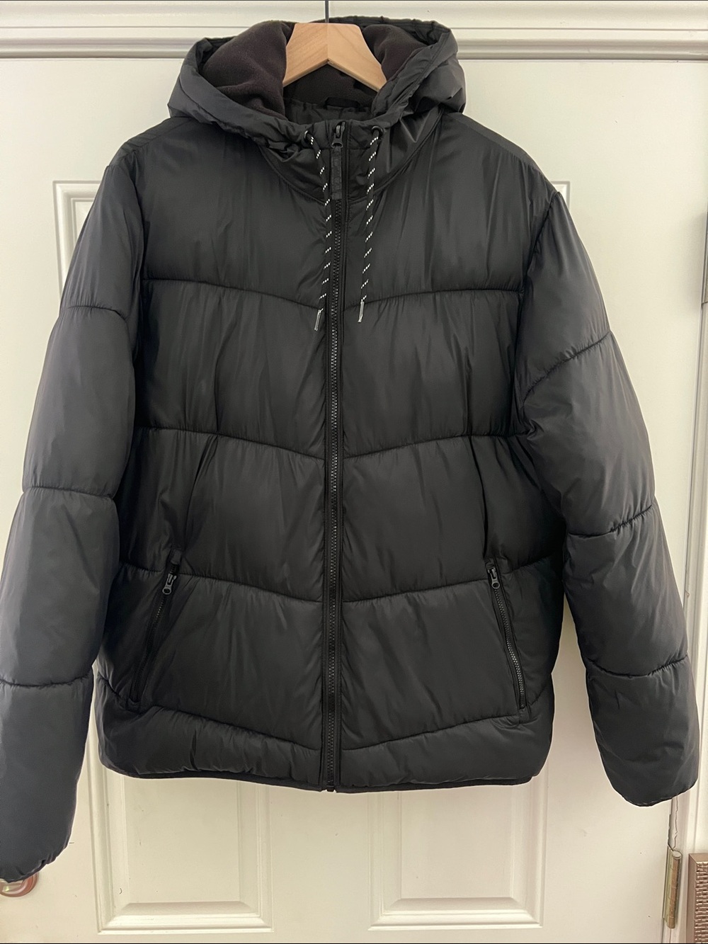 Old Navy Women’s Black Frost-Free Water-Resistant Hooded Puffer Jacket Size: L